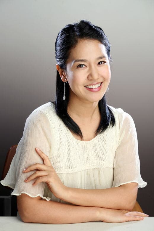 Lee Yeon-Kyeong's poster